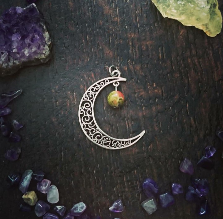 Moon Magic hänge med Unakit och antikt silverfärgad måne