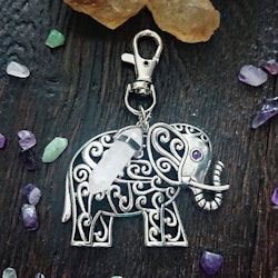 Rosenkvarts med elefant och antikt silverfärgade detaljer