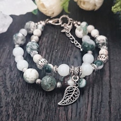 Trädagat och Jade med ett löv och antikt silverfärgade detaljer