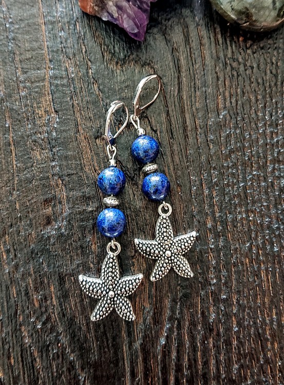 Lapis Lazuli med sjöstjärnor och antikt silverfärgade detaljer