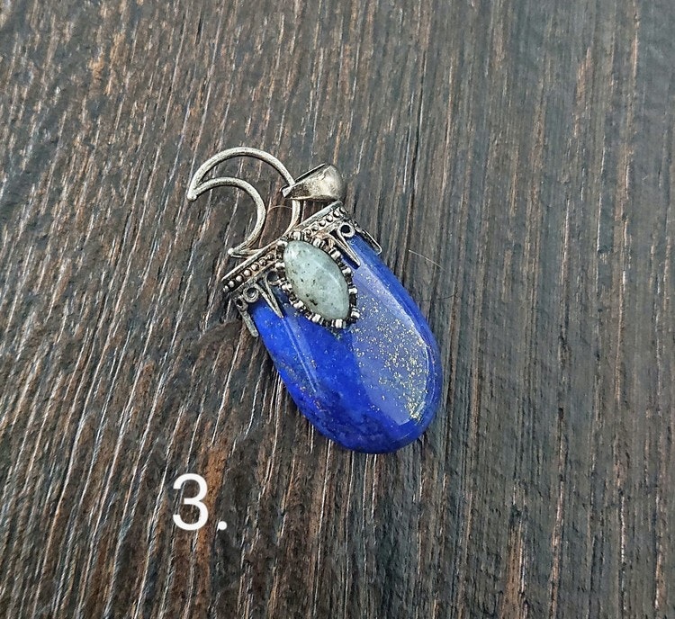 Hänge av Lapis Lazuli och Labradorit med månfäste och antikt silverfärgade detaljer