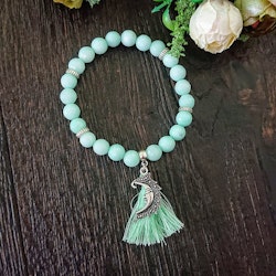 Malaysian Jade med måne, tassel och antikt silverfärgade detaljer