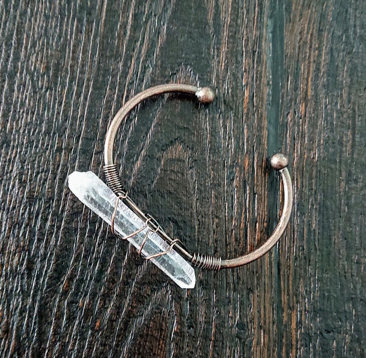 Antikt kopparfärgat armband med Bergkristall och wire