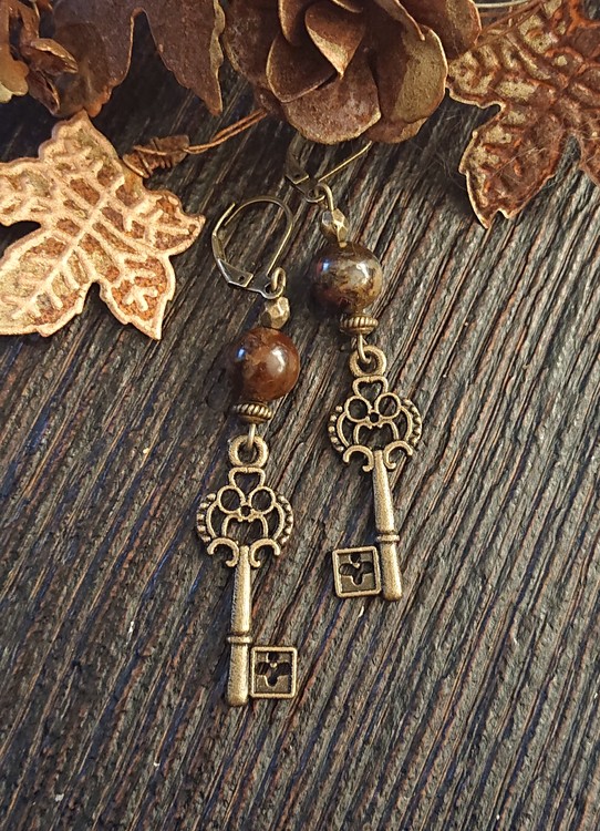 Örhängen med nycklar, Pietersit och antikt bronsfärgade detaljer