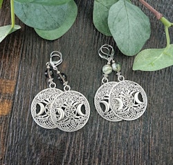 Antikt silverfärgade örhängen med Tri Moon, träd och pentagram