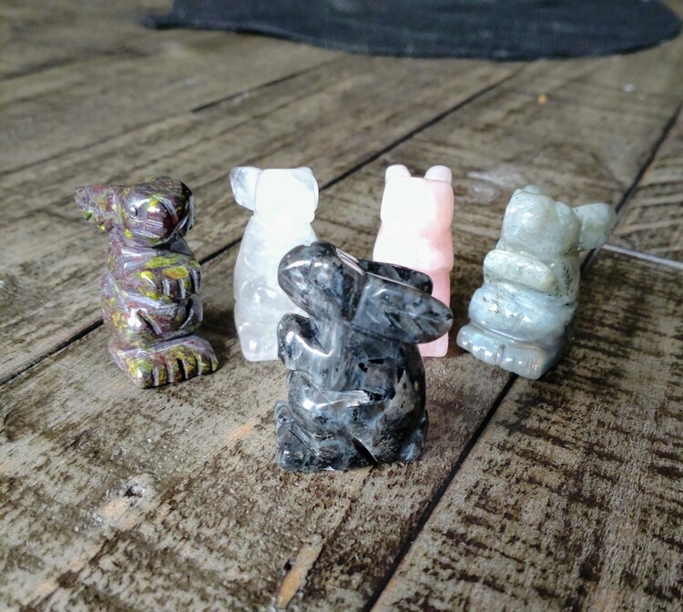 Kaniner av olika kristaller 4 cm