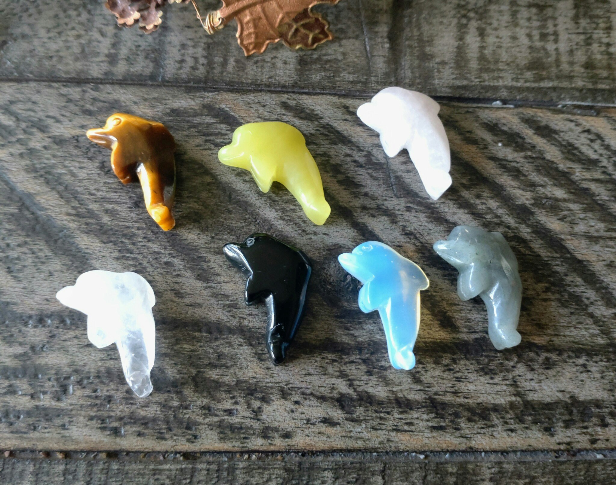 Delfiner av olika kristaller 3 cm