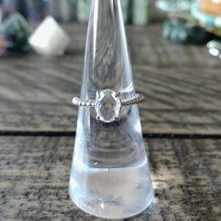 Silverpläterad ring med oval Bergkristall - Design 3