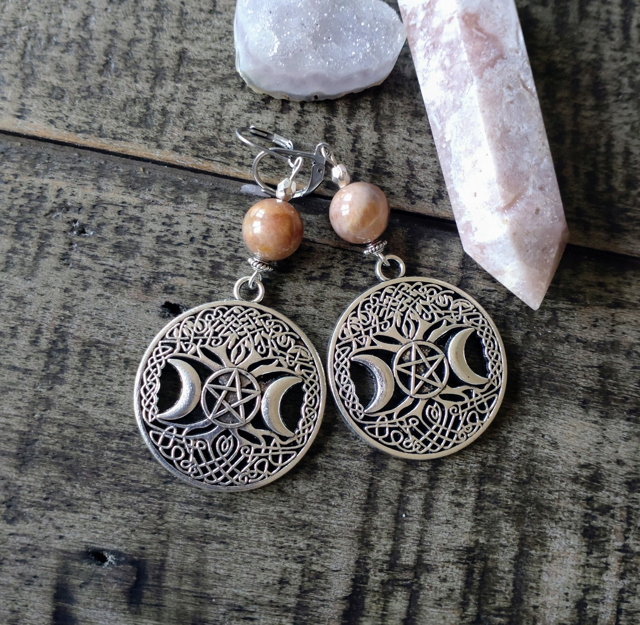 Antikt silverfärgade örhängen med Tri Moon, träd och pentagram