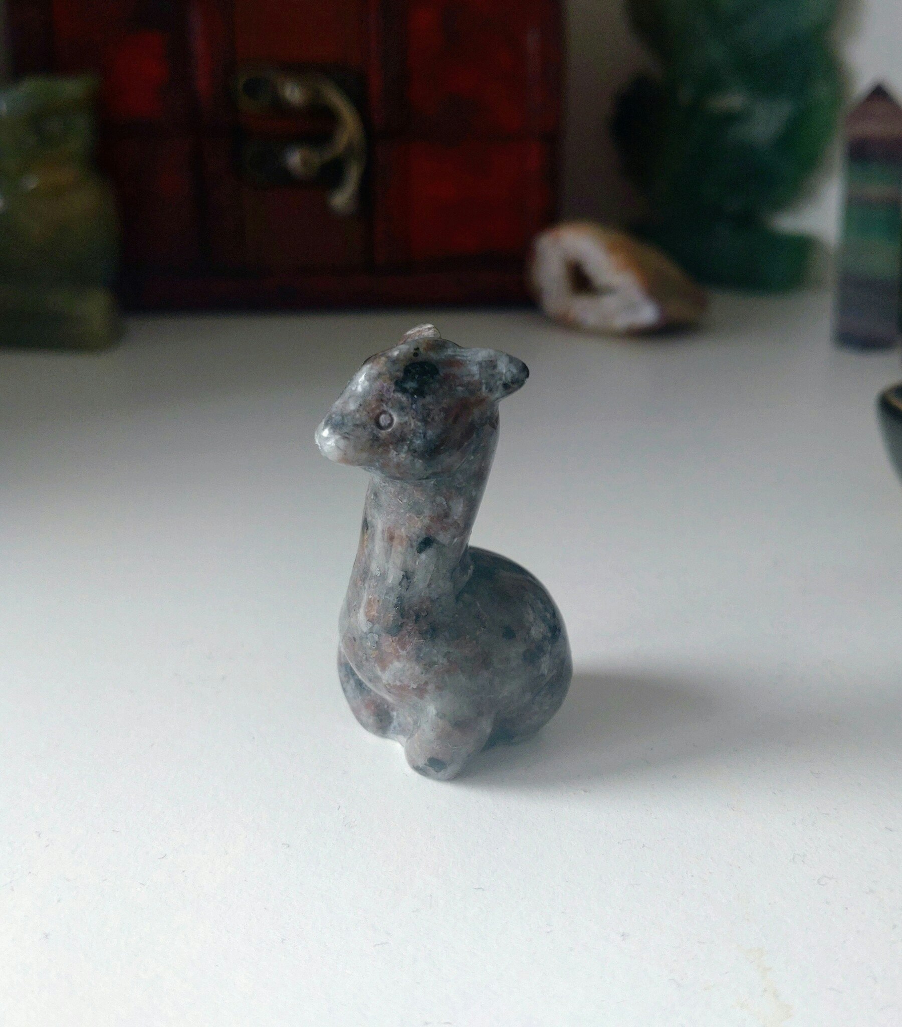 llama/alpacka av olika kristaller 4 cm