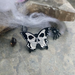 Pin Butterfly Skull med svarta detaljer