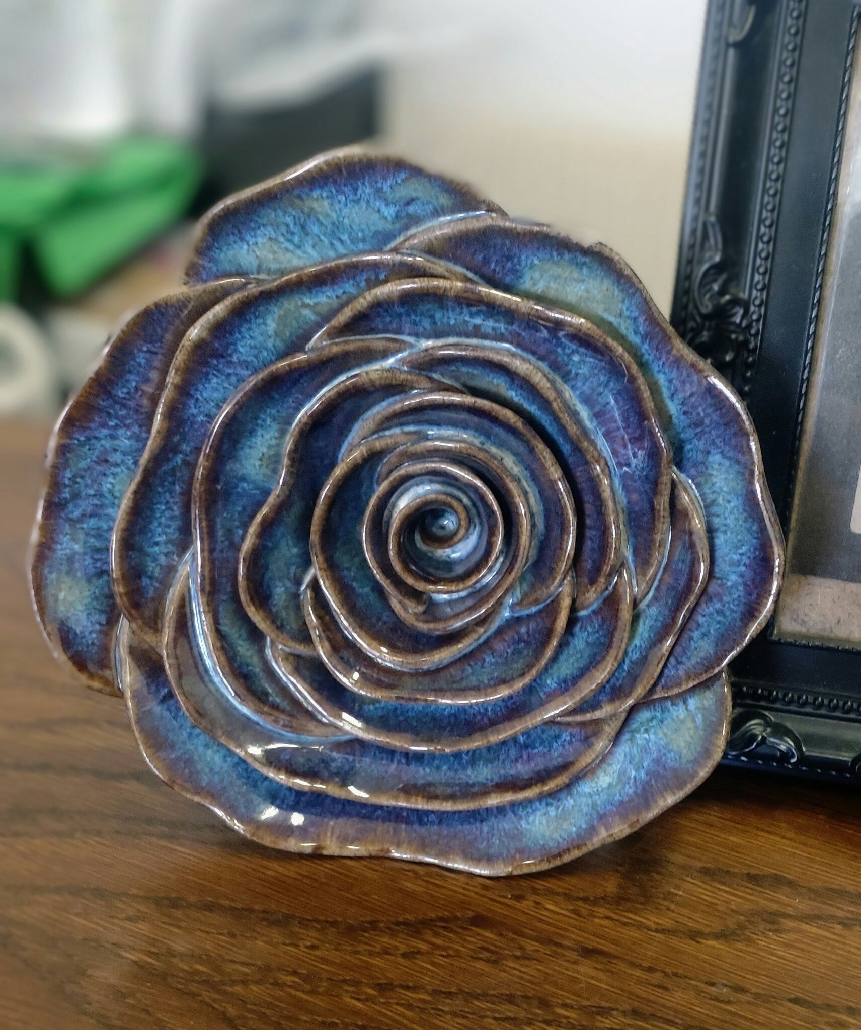 Blomma i melerade färger av Weronicas Keramik