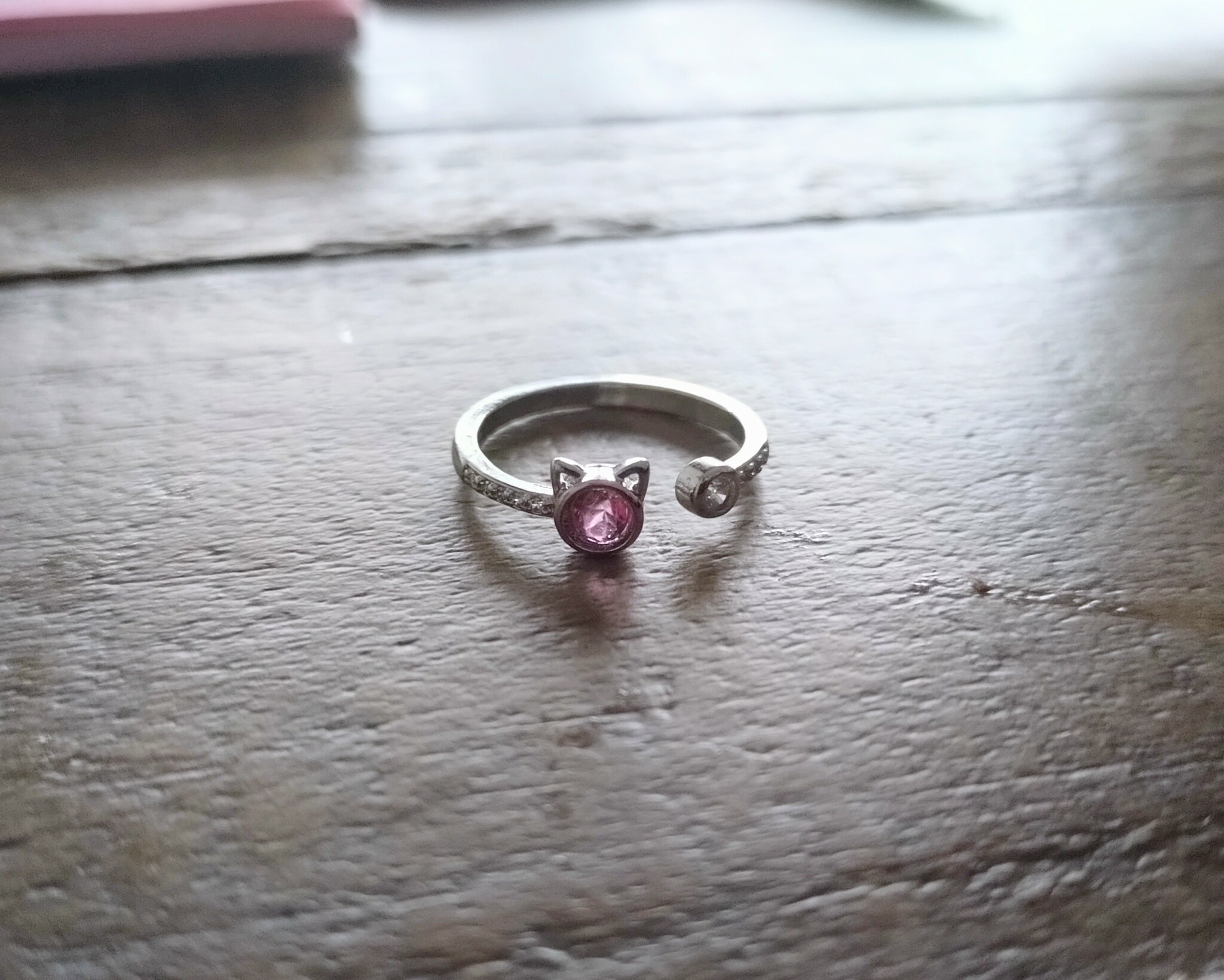 Crazy Cat Lady ring med rosa Topas