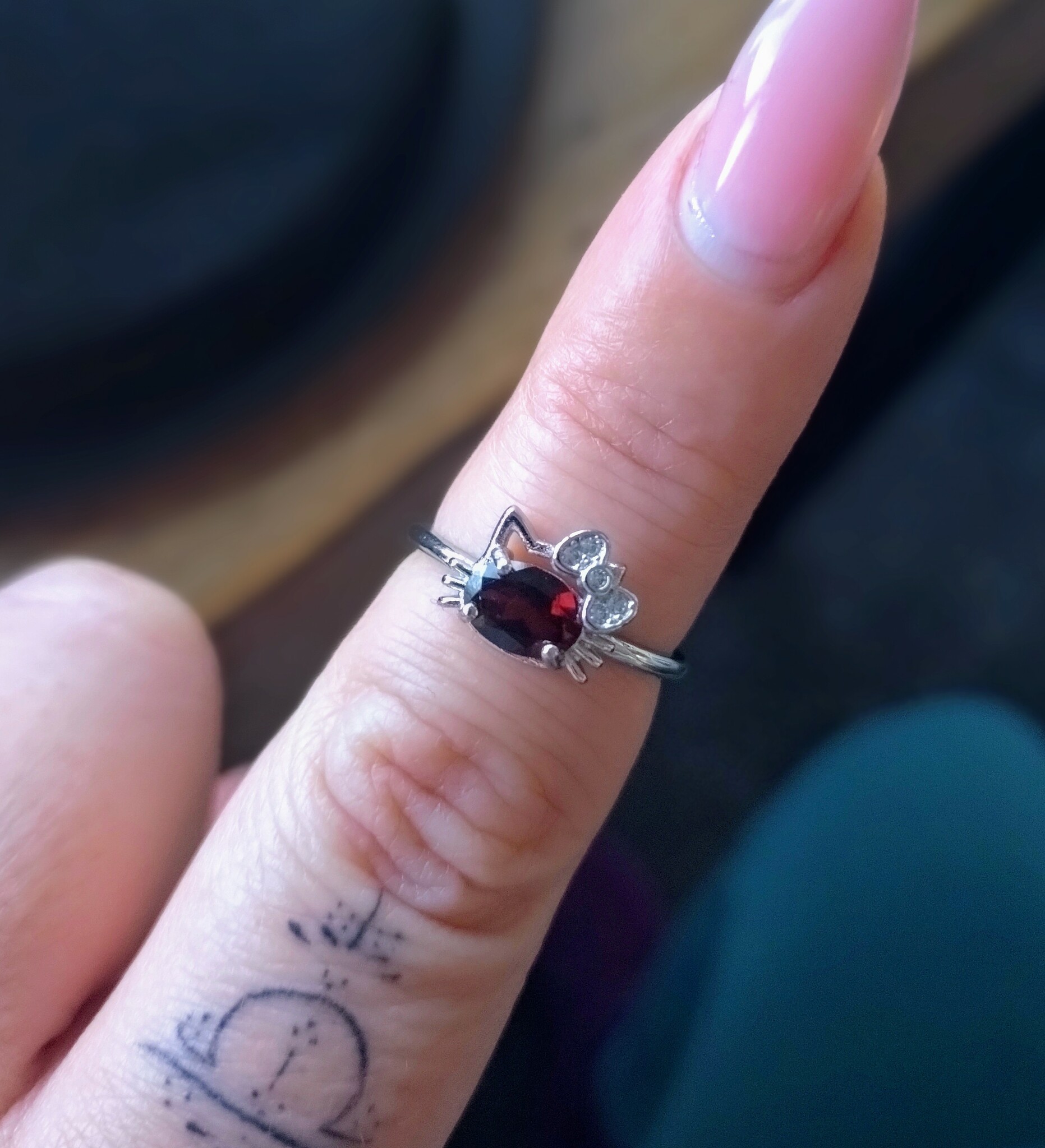 Hello Kitty ring med olika kristaller