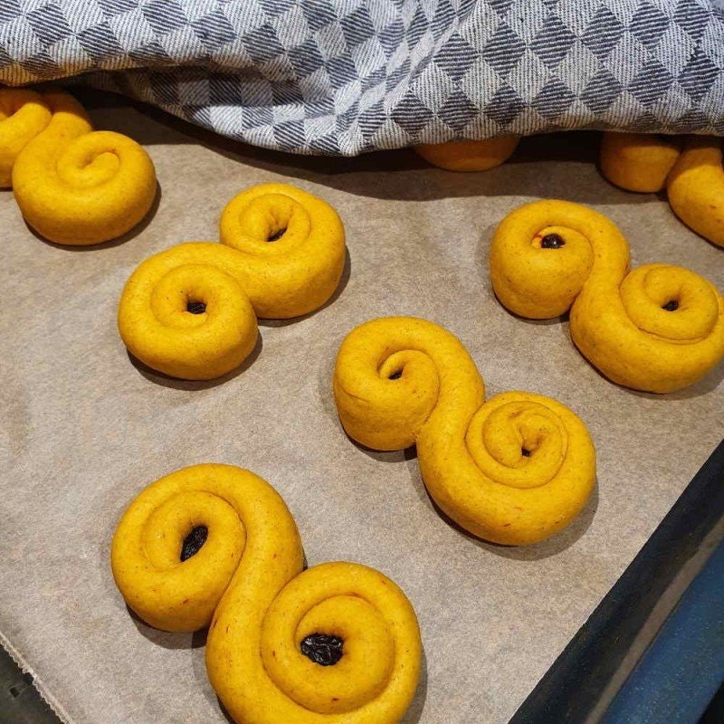 Lussekatter med Quarnavete och saffransrapsolja