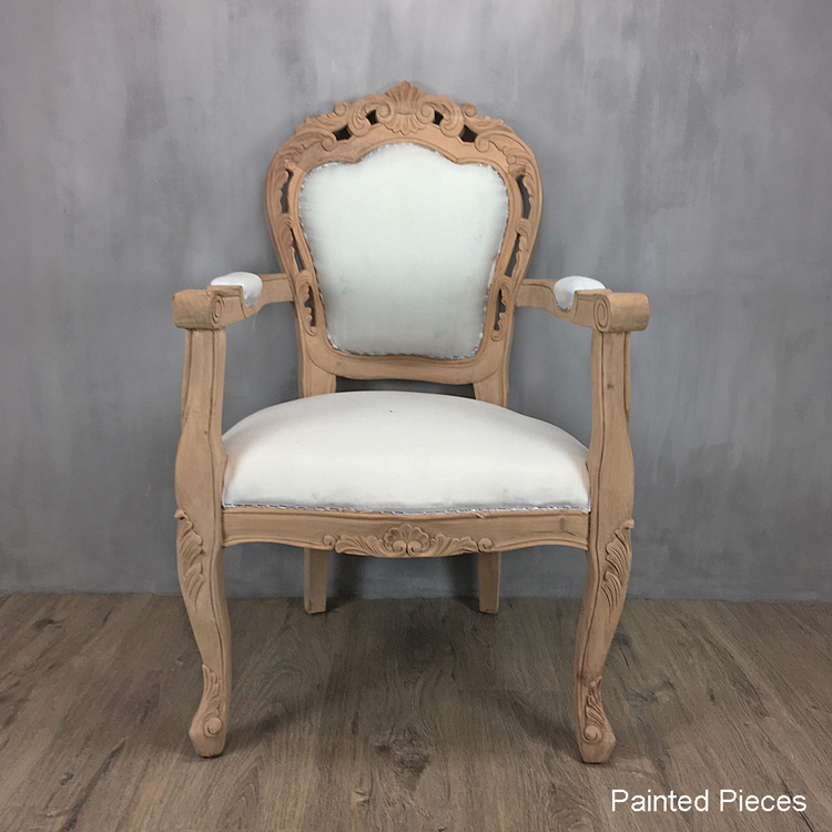 Stor handsnidad karmstol tillverkad av certifierad och hållbart odlad mahogny