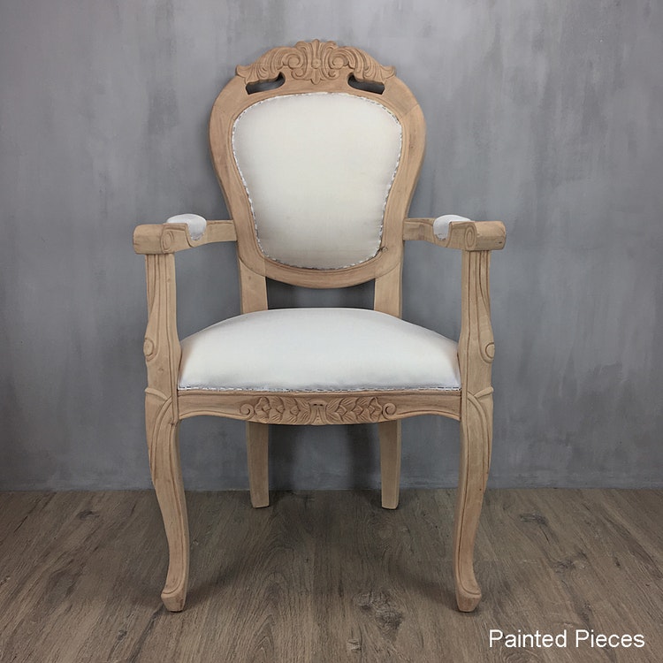 Stor handsnidad karmstol tillverkad av certifierad och hållbart odlad mahogny