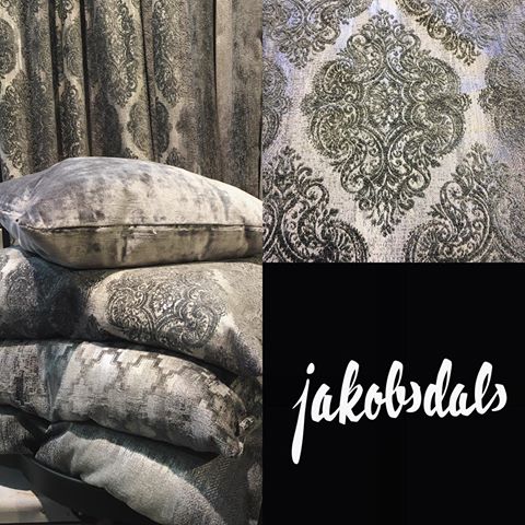Jakobsdals Textil Metervara - COZY DAMASK (Grå/Silver)