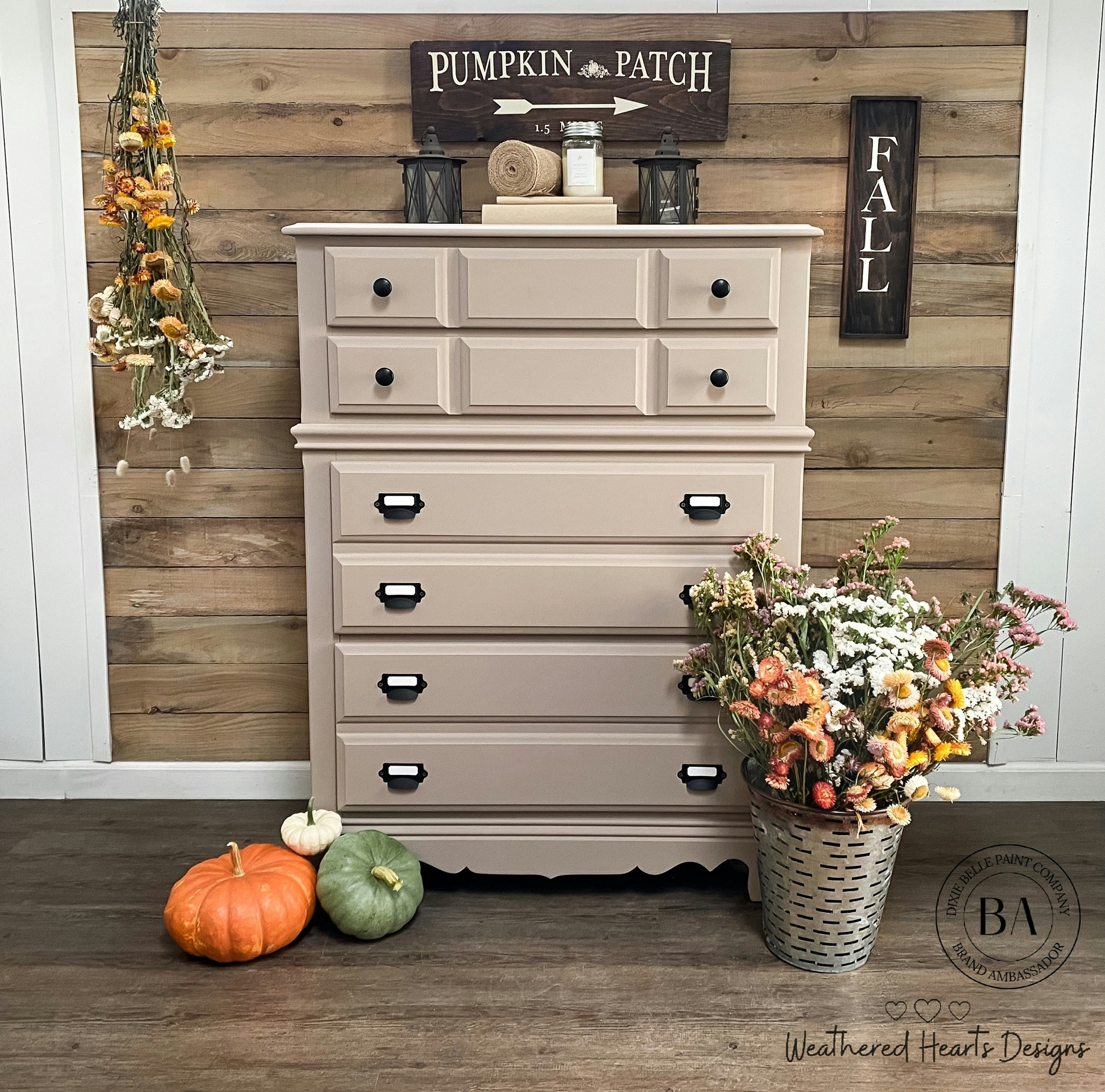 Dixie Belle CHALK Mineral Paint - LATTE - Photo credit: @weatheredheartsdesigns