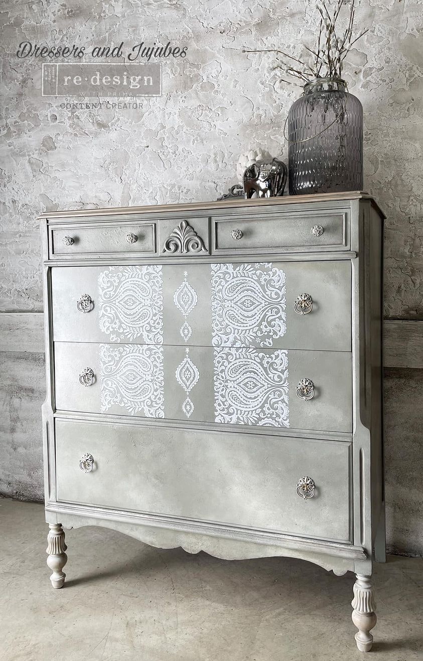 Transfermotiv - Re Design Décor Transfer - White Engraving - Photo Credit: @dressersandjujubes