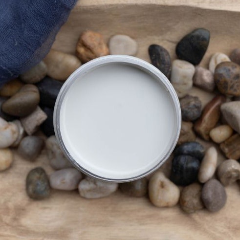 Dixie Belle SILK All-In-One - Inredning & utomhusfärg - GLACIER