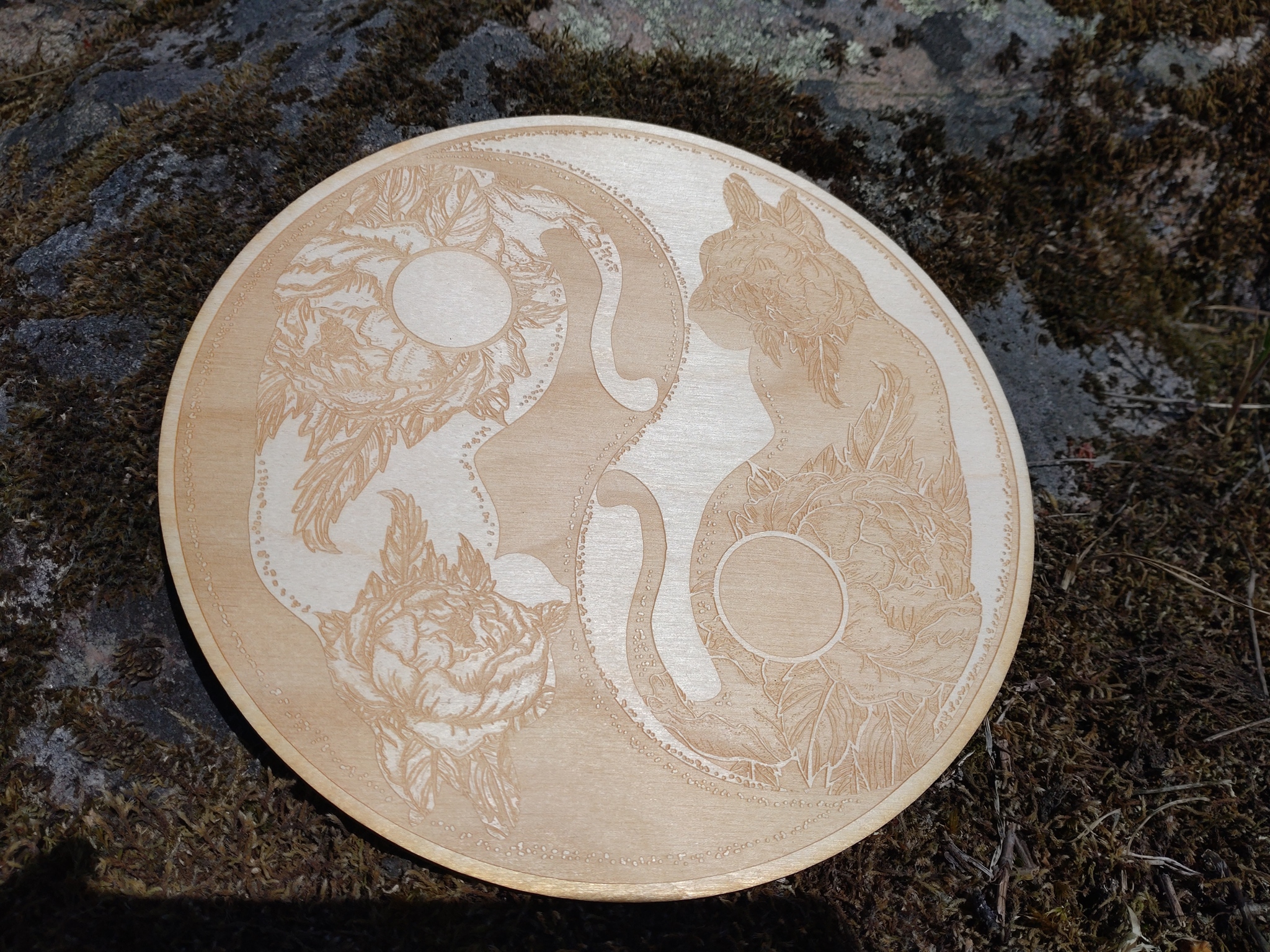 Kristallgrid i trä, yin & yang cat