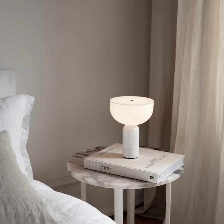 Kizu Portable bordslampa vit marmor