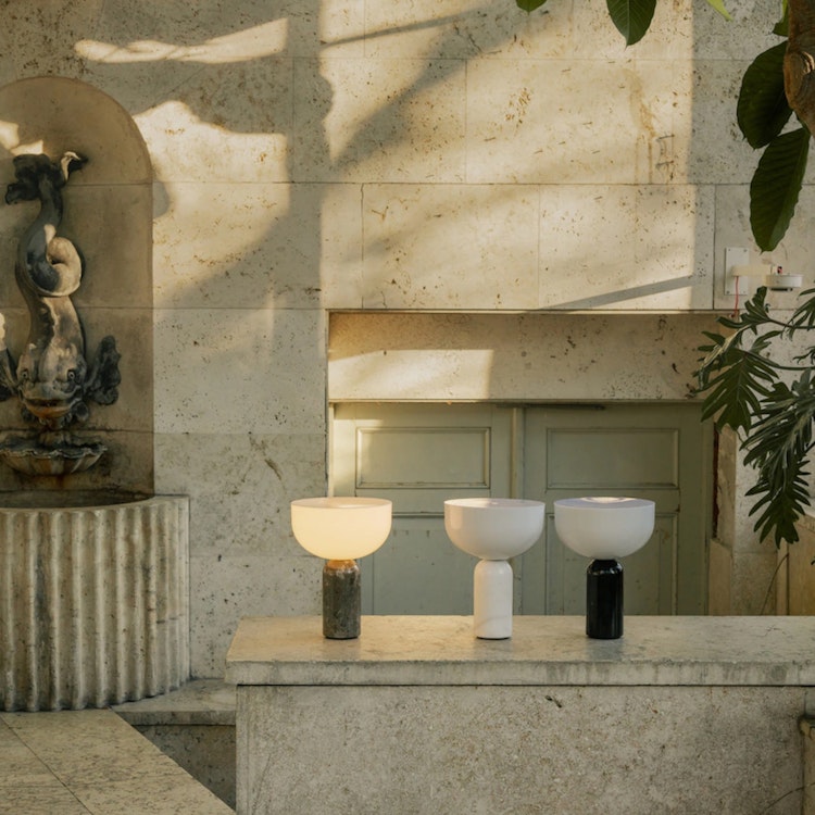 Kizu Portable bordslampa vit marmor