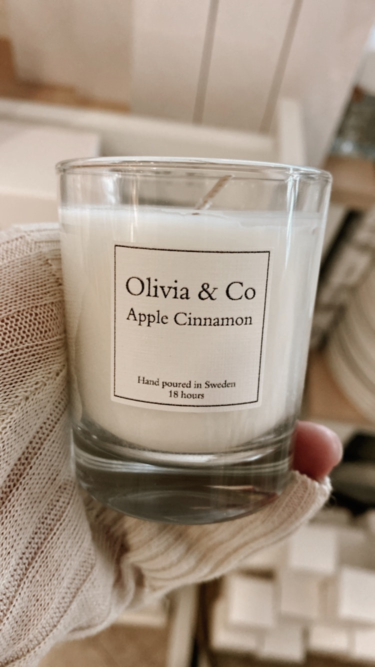 Doftljus Olivia & Co (litet) - Apple Cinnamon