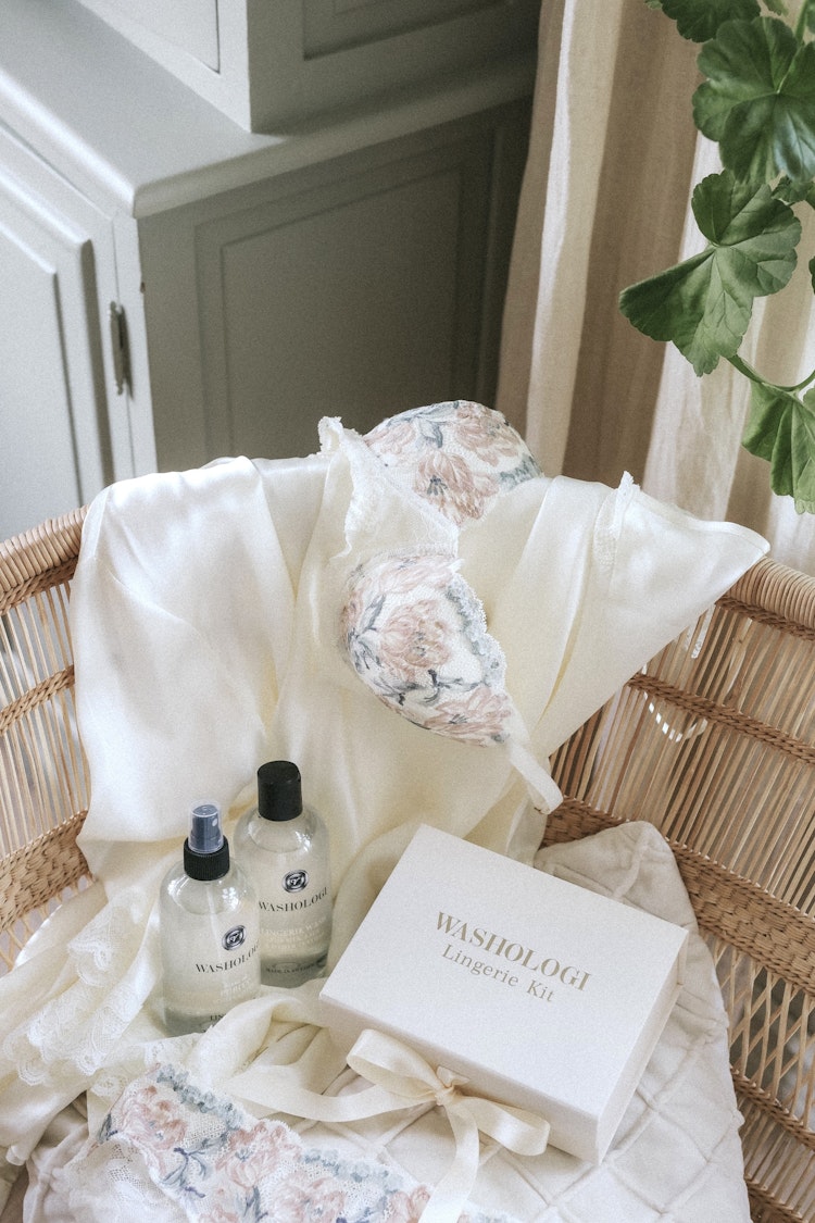 Washologi Lingerie Kit Lotus x2