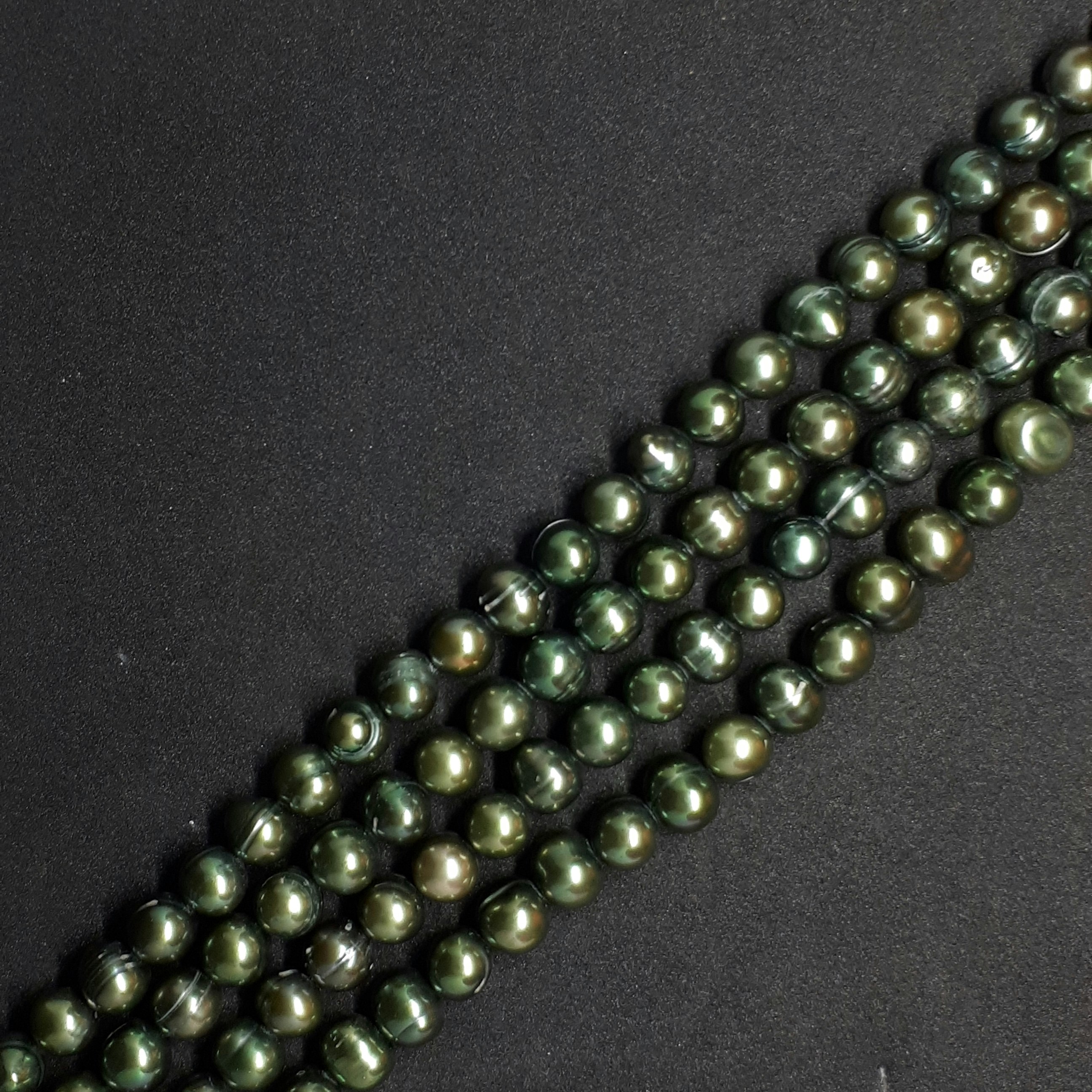 Pärlor på sträng gröna färger
