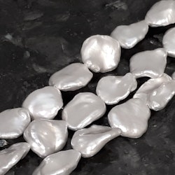 Silvergrå platta pärlor 8-10 mm
