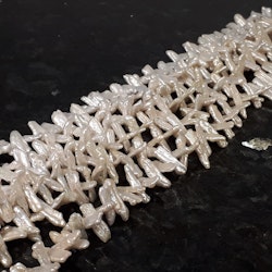Avlånga vita pärlor 7-8 x 12-14 mm