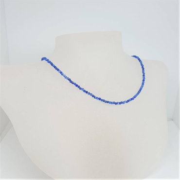 Halsband med fasettslipad 2 mm kyanit