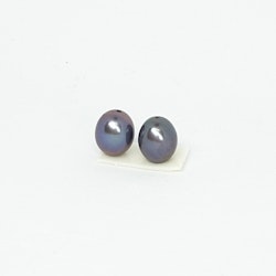 Ett par vackra mörkt blå-violetta ovala pärlor 9,5 mm