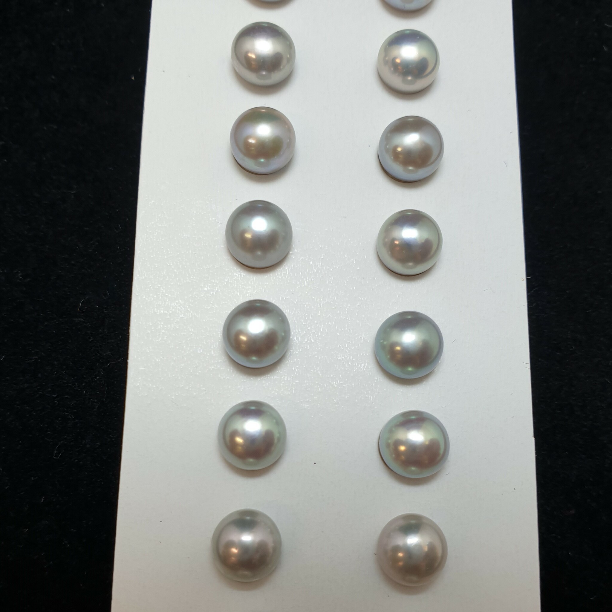 Silvergrå runda pärlor 5-6 mm