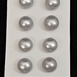 Silvergrå buttonformade pärlor 8-8,5 mm.