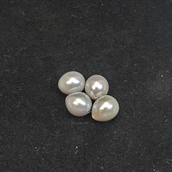 Silvergrå droppformade pärlor 7-7,5 mm pris/par