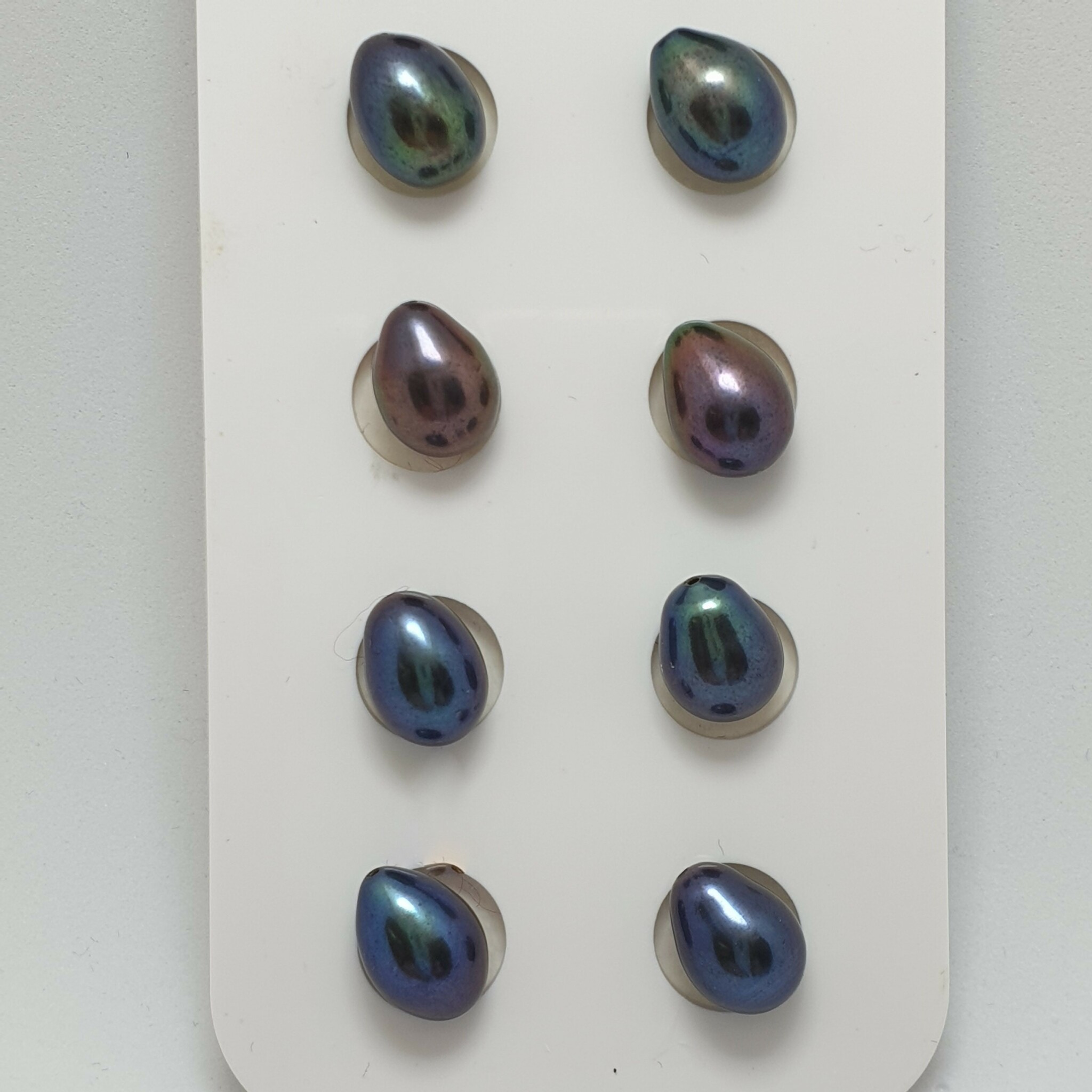 Droppformade blå-gröna pärlor 8-8,5 mm