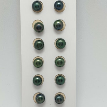 Button formade gröna pärlor 6-6,5 mm