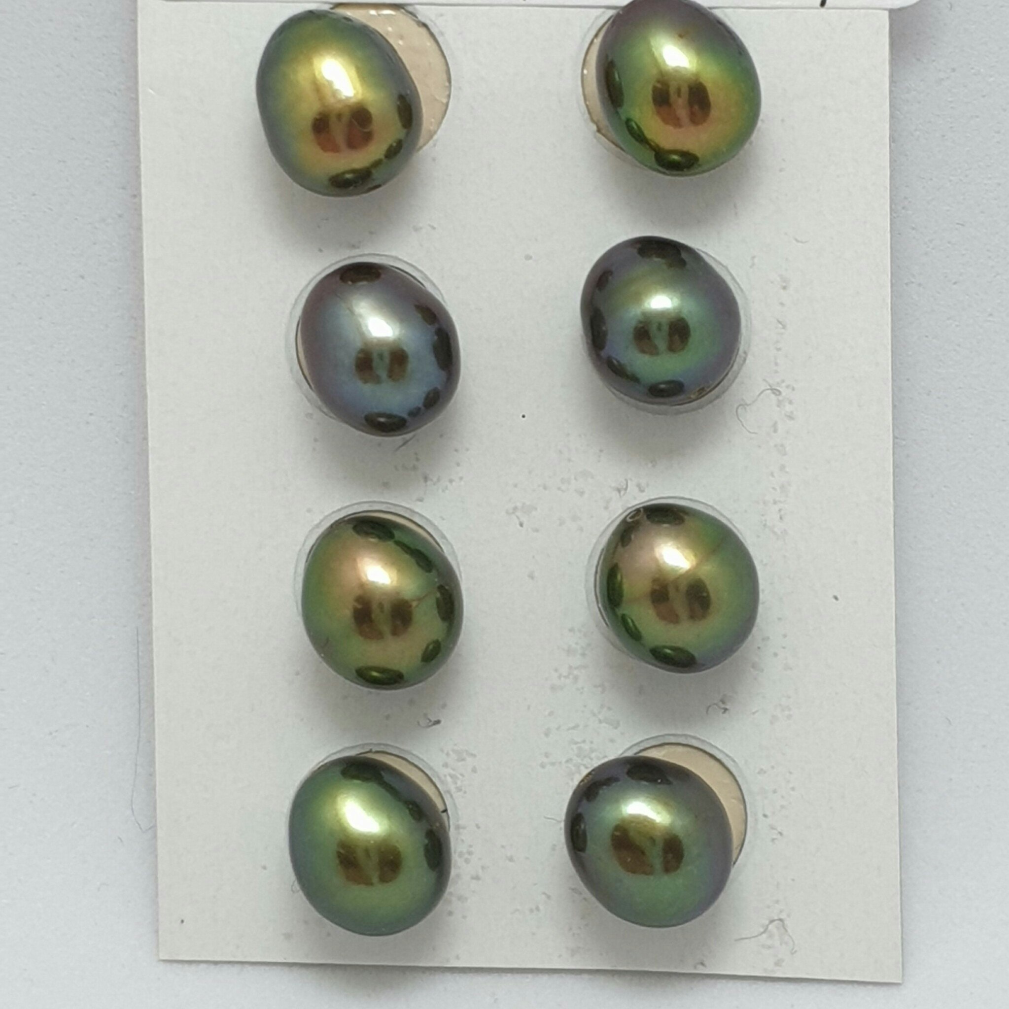 Droppformade gröna pärlor 7-7,5 mm