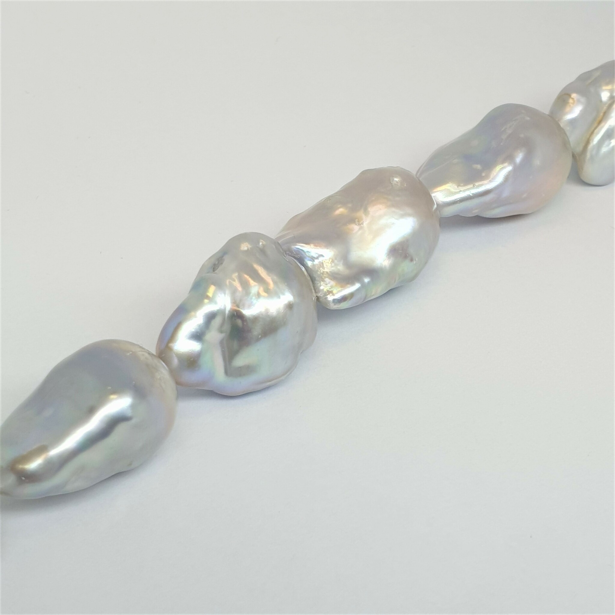 Silvergrå stora barocka pärlor 15x20-24 mm