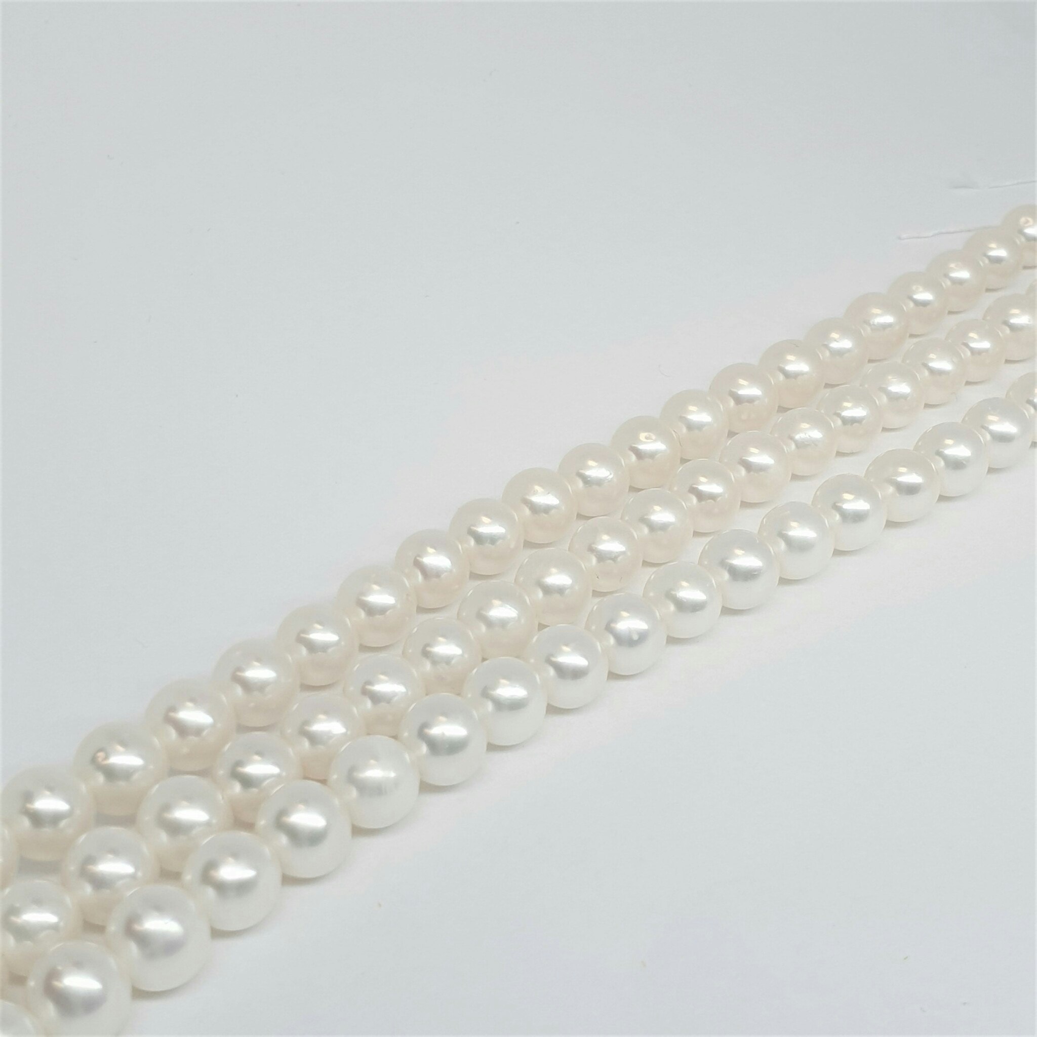 Vita runda pärlor 7-7,5 mm