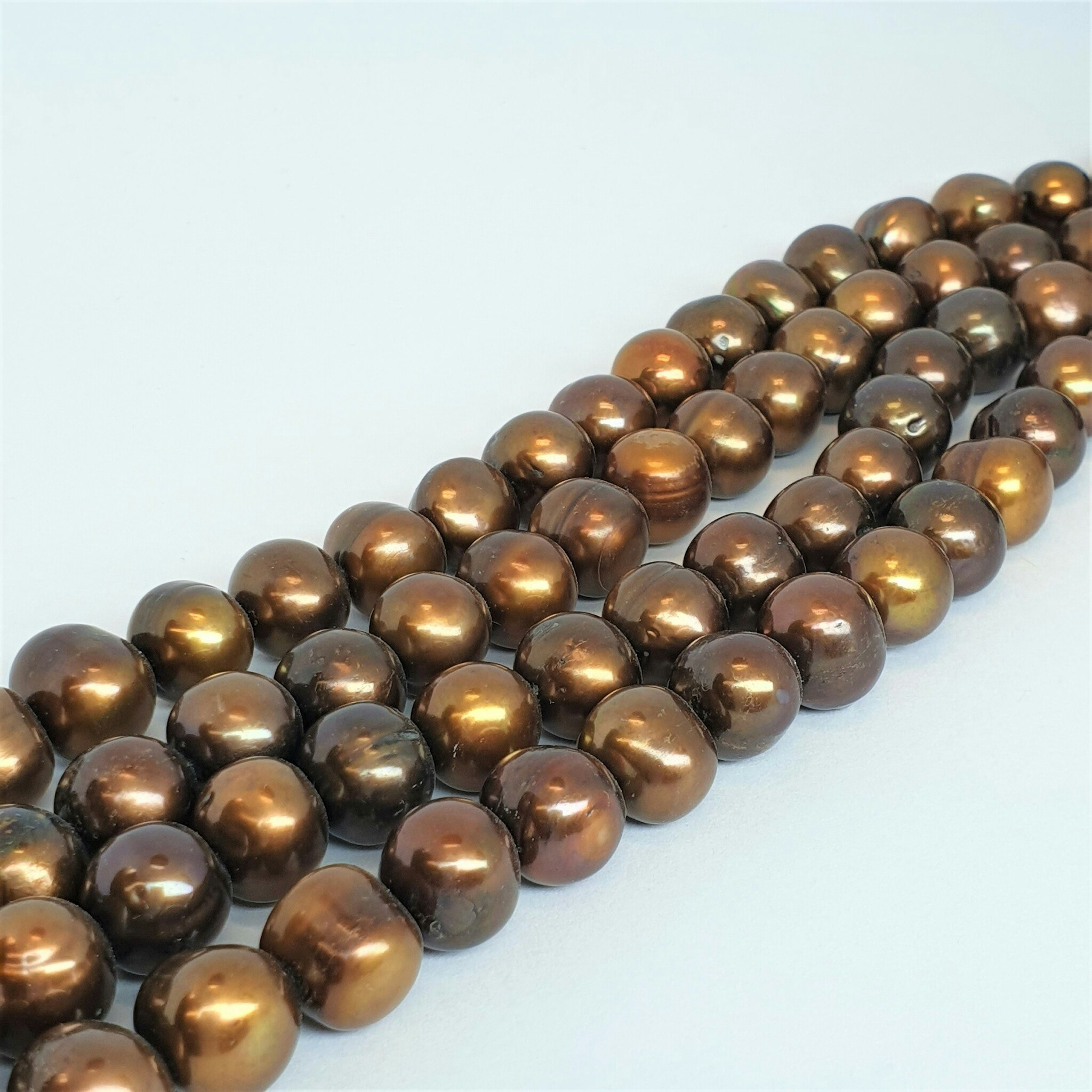 Bruna runda pärlor 9,5 - 10 mm