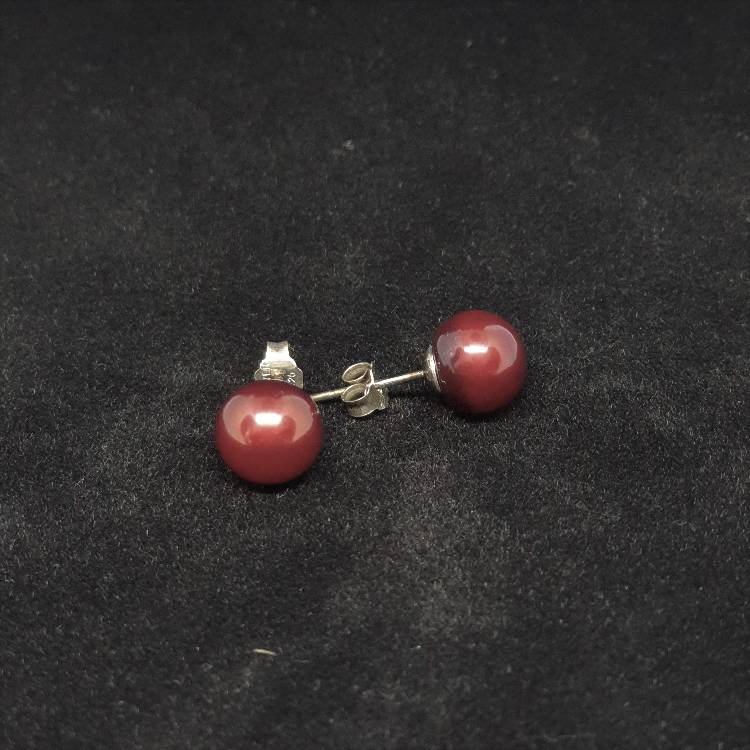 Röda pärlor på silverstift 8,5 mm