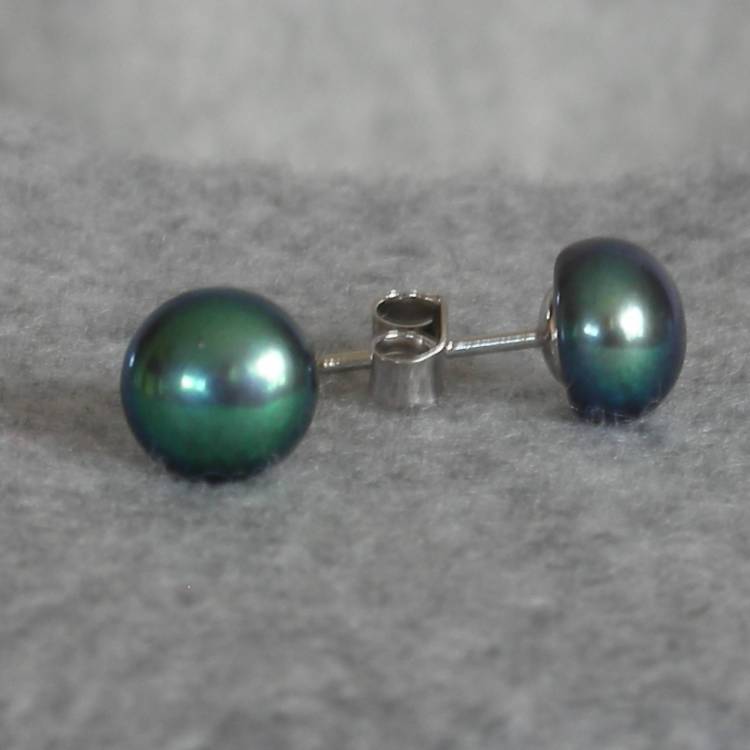 Gröna pärlor på silverstift 6,5 - 7 mm