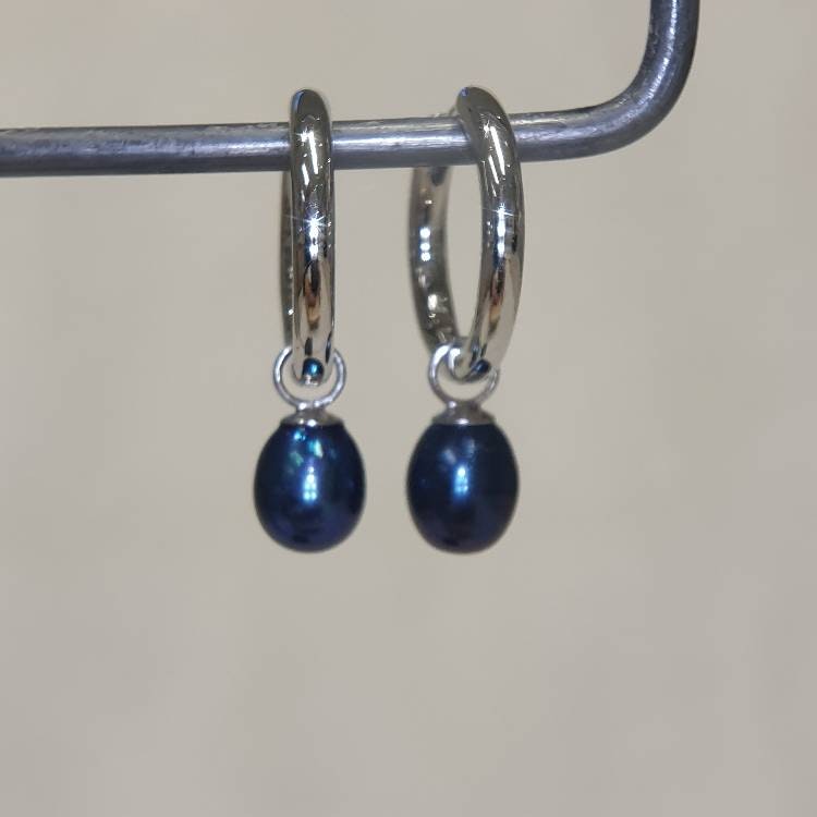 Djupt blå pärla 7 mm på silverögla