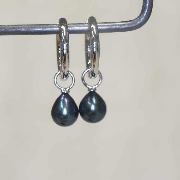 Blå droppformad pärla 8-8,5 mm på silverögla