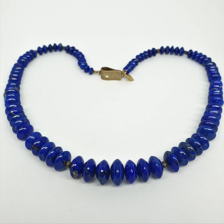 Högklassig lapis lazuli halsband med fantastisk färg