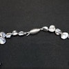 Halsband med silvergrå pärlor och silverlås